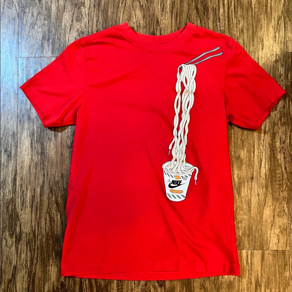 Nike T-Shirt size Small color Red